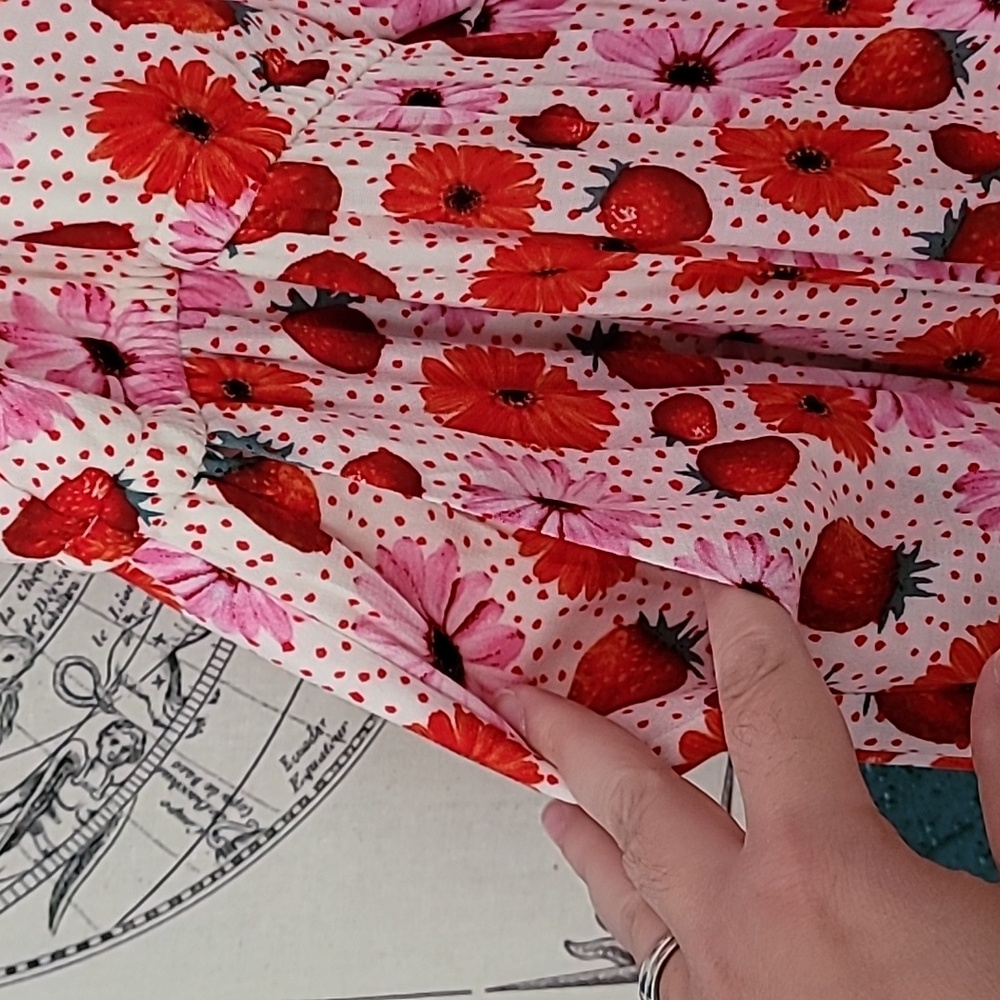 Retro Chic Strawberry/Daisy Off Shoulder Dress - Picture 6 of 8